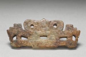 良渚文化早中期 西元前3200-2200年 镂空神灵动物面纹玉饰