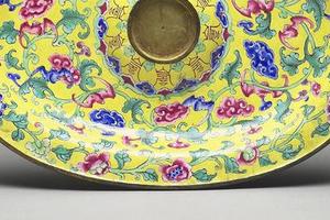 清 乾隆  西元1736-1795年 乾隆款 铜胎画珐瑯盘