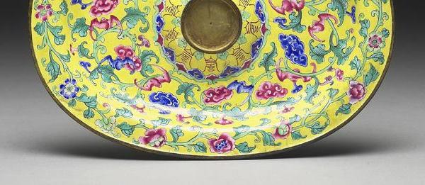 清 乾隆  西元1736-1795年 乾隆款 铜胎画珐瑯盘
