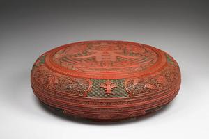 西元1644-1911年 清 剔彩春寿捧盒