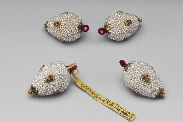 西元1644-1911年 清 缉米珠嵌宝石锥式钮子