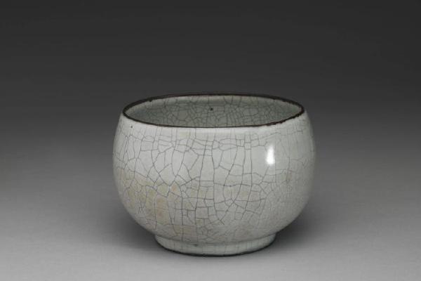 南宋-元 西元1127-1368年 官窑 青瓷钵式碗