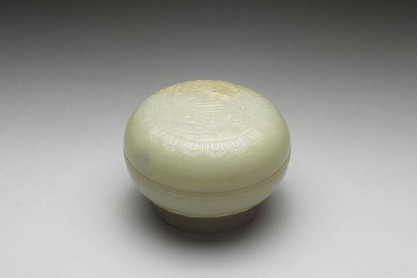 清 乾隆  西元1736-1795年 乾隆 青玉寿字圆盒