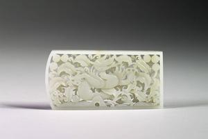 明 西元1368-1644年 玉鱼龙花草纹带饰-14