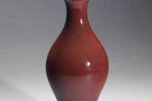清 雍正 霁红橄榄瓶