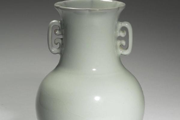 清 高宗  西元1736-1795年 乾隆 葵瓣口双耳瓶