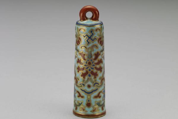 清朝  西元1644-1911年清 粉彩瓷翎管