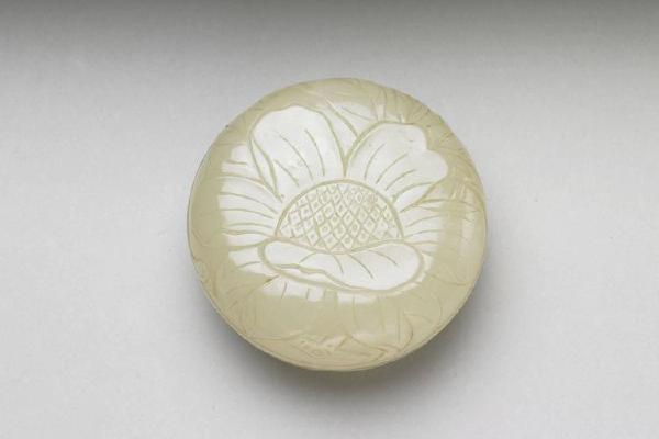 西元1644-1911年 清 青玉雕花小圆盒