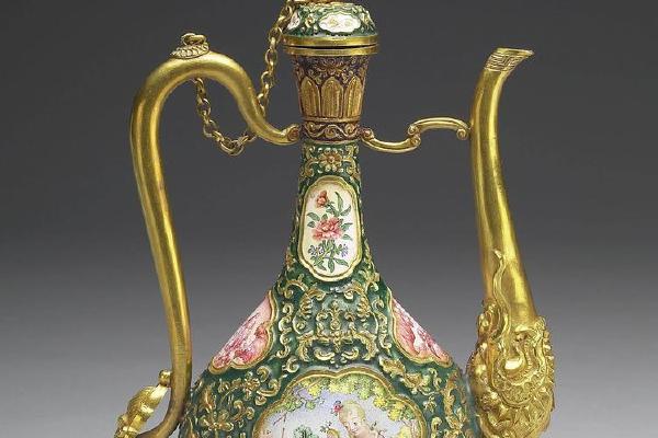 清 乾隆  西元1736-1795年 乾隆款 内填珐瑯西方仕女壶