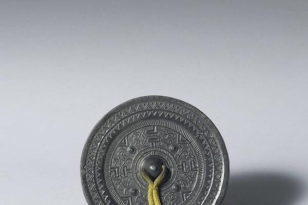 汉  西元前206-西元220年 博局纹镜-1