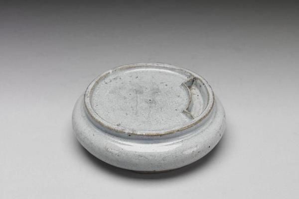 明 月白釉圆砚 附嵌玉砚盒