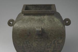 战国中期   西元前5-前3世纪 嵌红铜夔鸟纹方罍
