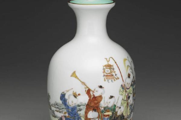 清 乾隆  西元1736-1795年 乾隆 粉彩婴戏图瓶