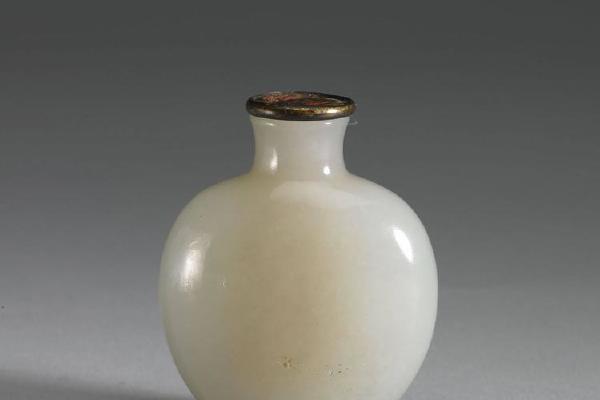 西元1644-1911年 清 白玉烟壶