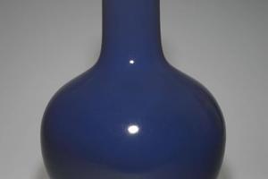 清 高宗  西元1736-1795年 乾隆 霁青釉天球瓶