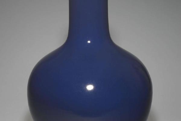 清 高宗  西元1736-1795年 乾隆 霁青釉天球瓶