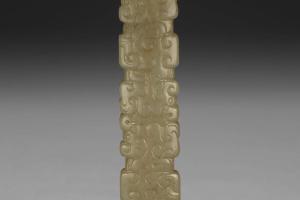 春秋  西元前770-476年 龙纹玉管