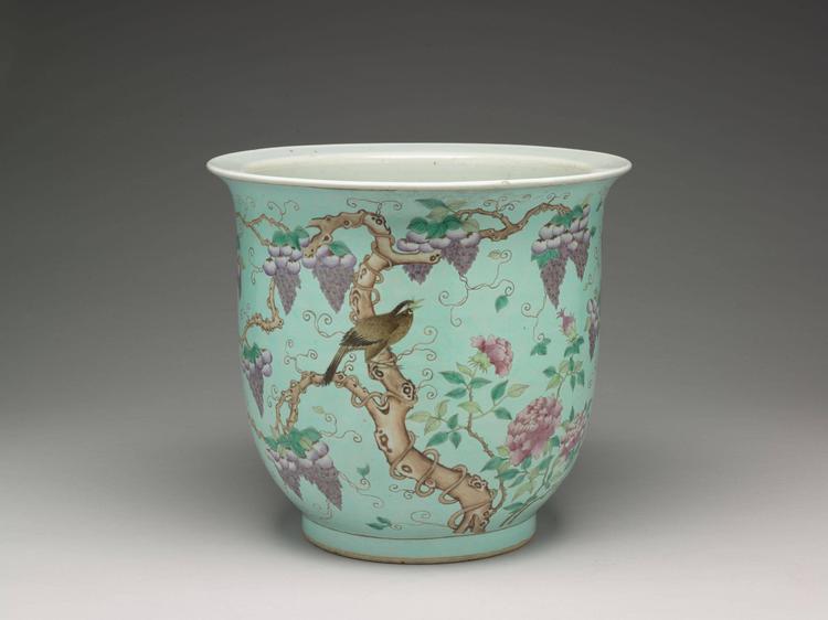 西元16441911年清官窑粉彩藤萝花鸟花盆