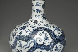 明 西元1403-1424年 永乐 青花龙纹天球瓶