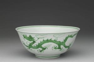 明 武宗  西元1506-1521年 正德窑 白地绿龙盌