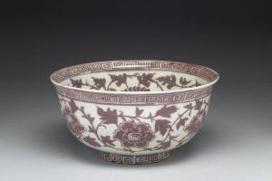 明  洪武  西元1368-1398年 釉里红牡丹纹碗