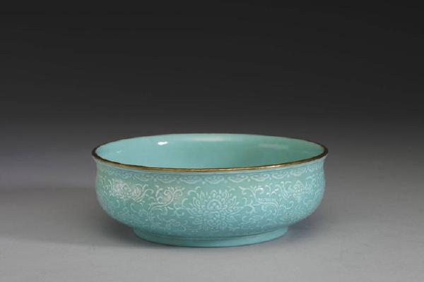 清 高宗  西元1736-1795年 乾隆 蓝地白花碗