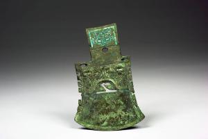 商晚期 后期 殷墟中期 西元前13-前12世纪  嵌绿松石兽面纹钺