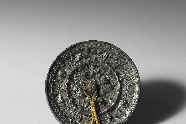 唐  西元618-907年 海兽葡萄纹镜
