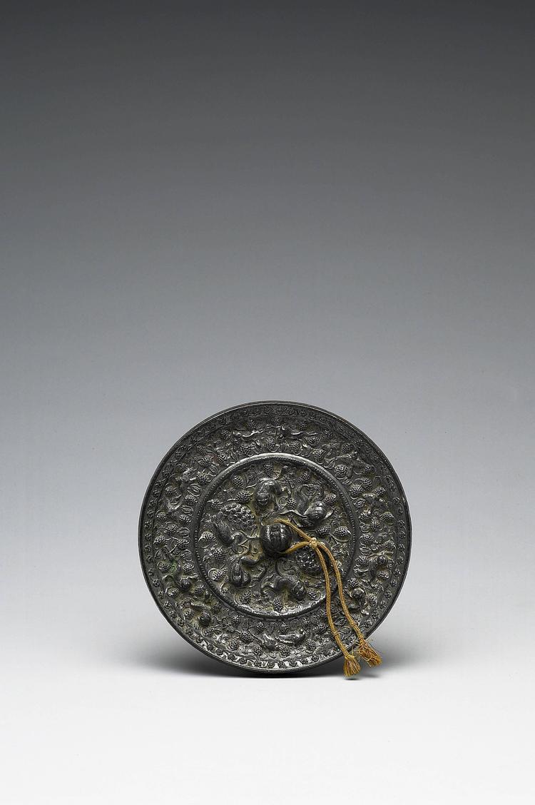 唐海兽葡萄纹镜9