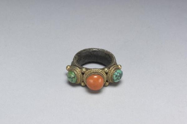 清 西元1644-1911年 银镶珊瑚松石戒指