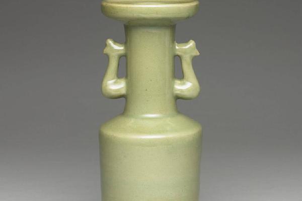 宋-元 西元1250-1400年 龙泉窑 青瓷凤耳纸搥瓶