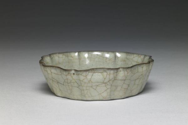 南宋 西元960-1279年-元青瓷花式洗