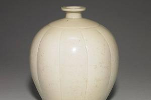 北宋 西元960-1127年 定窑 白瓷瓜棱罐