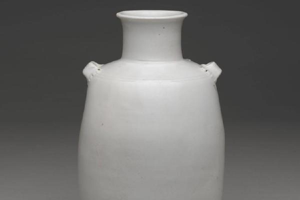 唐  西元618-907年 莹白穿带壶