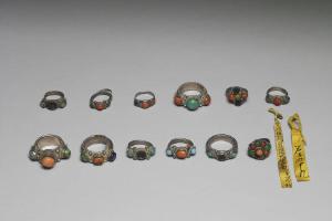 西元1644-1911年 银嵌珊瑚绿料戒指