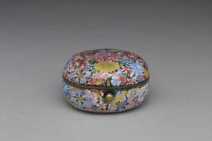 雍正 西元1723-1735年 清 雍正 画珐瑯花卉椭圆盒