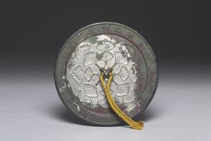 隋末唐初  西元605-650年 玉匣镜