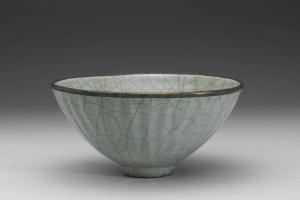 南宋-元  西元13-14世纪 官窑 青瓷莲瓣碗