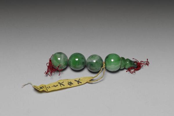 清 西元1644-1911年 翠玉佛头