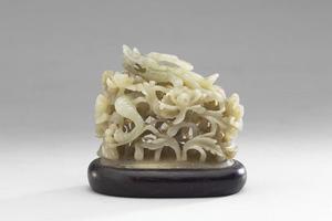 花间行龙顶，西周 重环纹鼎附件