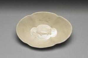 唐  西元618-907年 白瓷印花鱼纹杯