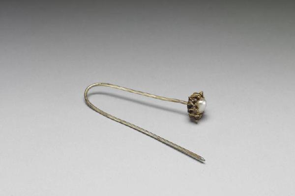 清 西元1644-1911年 银镀金嵌珠花首针