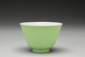 雍正 西元1723-1735年 清 雍正 吹绿茶杯