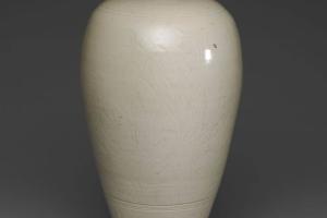 北宋西元11-12世纪  十一~十二世纪 定窑 划花莲荷纹梅瓶