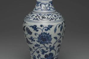 明 永乐  西元1403-1424年 永乐 青花莲花纹带盖梅瓶