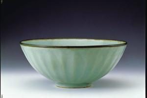 南宋 西元960-1279年 龙泉窑 青瓷莲瓣碗十三世纪