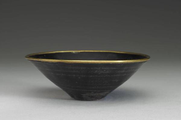 南宋 西元1127-1279年 吉州窑 乌金釉叶纹碗