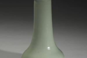 南宋  西元12-13世纪 龙泉窑 青瓷长颈瓶