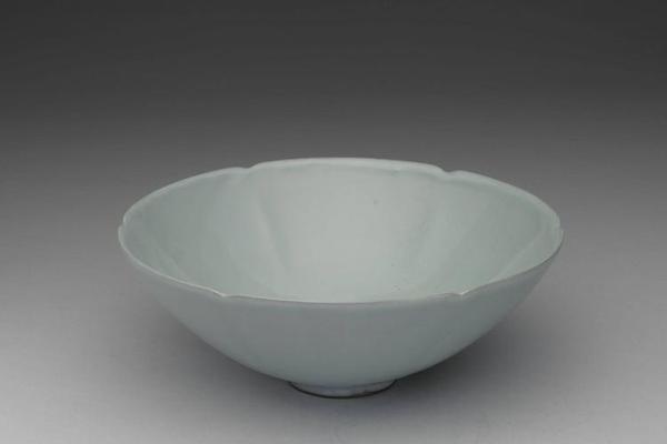 南宋  西元12-13世纪 官窑 青瓷葵口碗-6