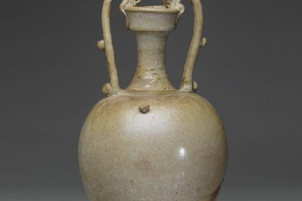 唐  西元618-907年 白瓷双龙耳瓶